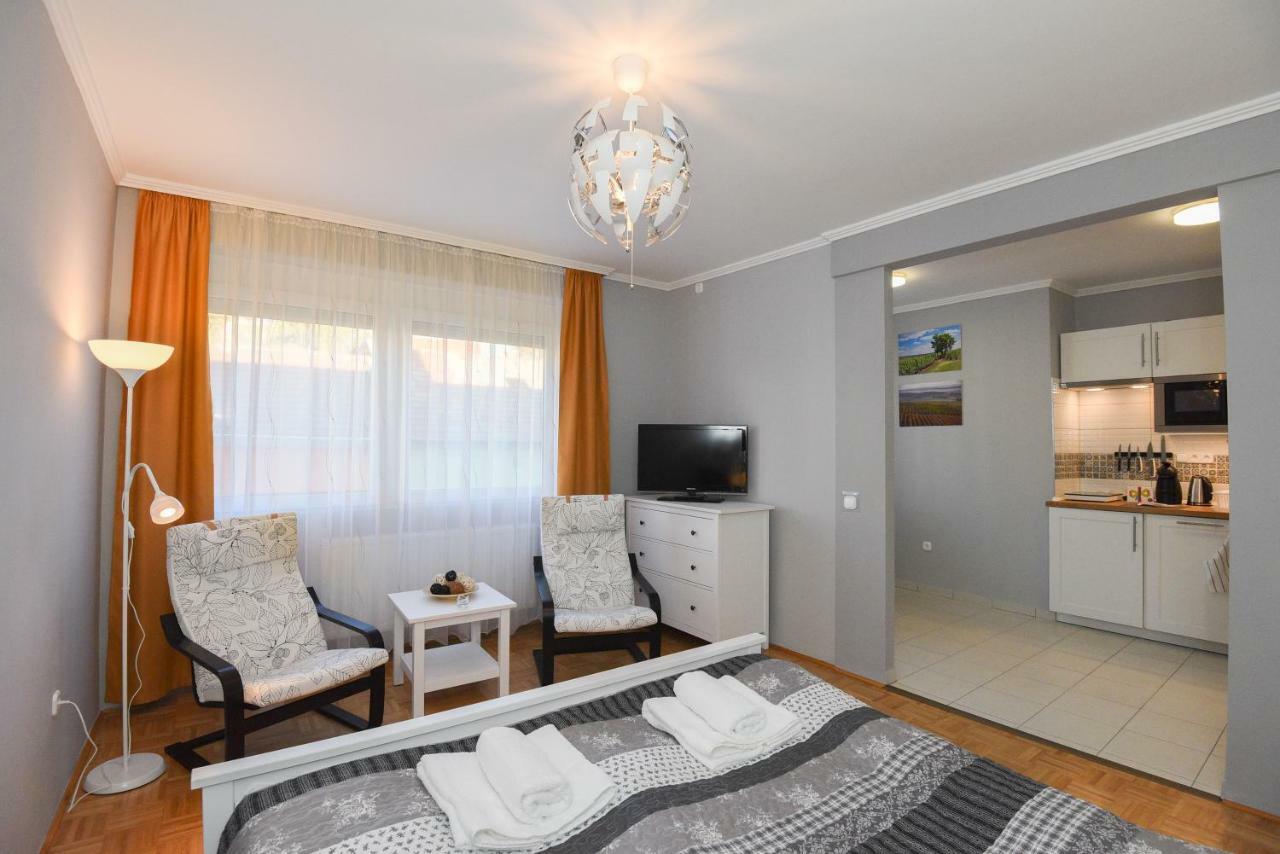 Vitalis Apartman เอ็กเกอร์ ภายนอก รูปภาพ