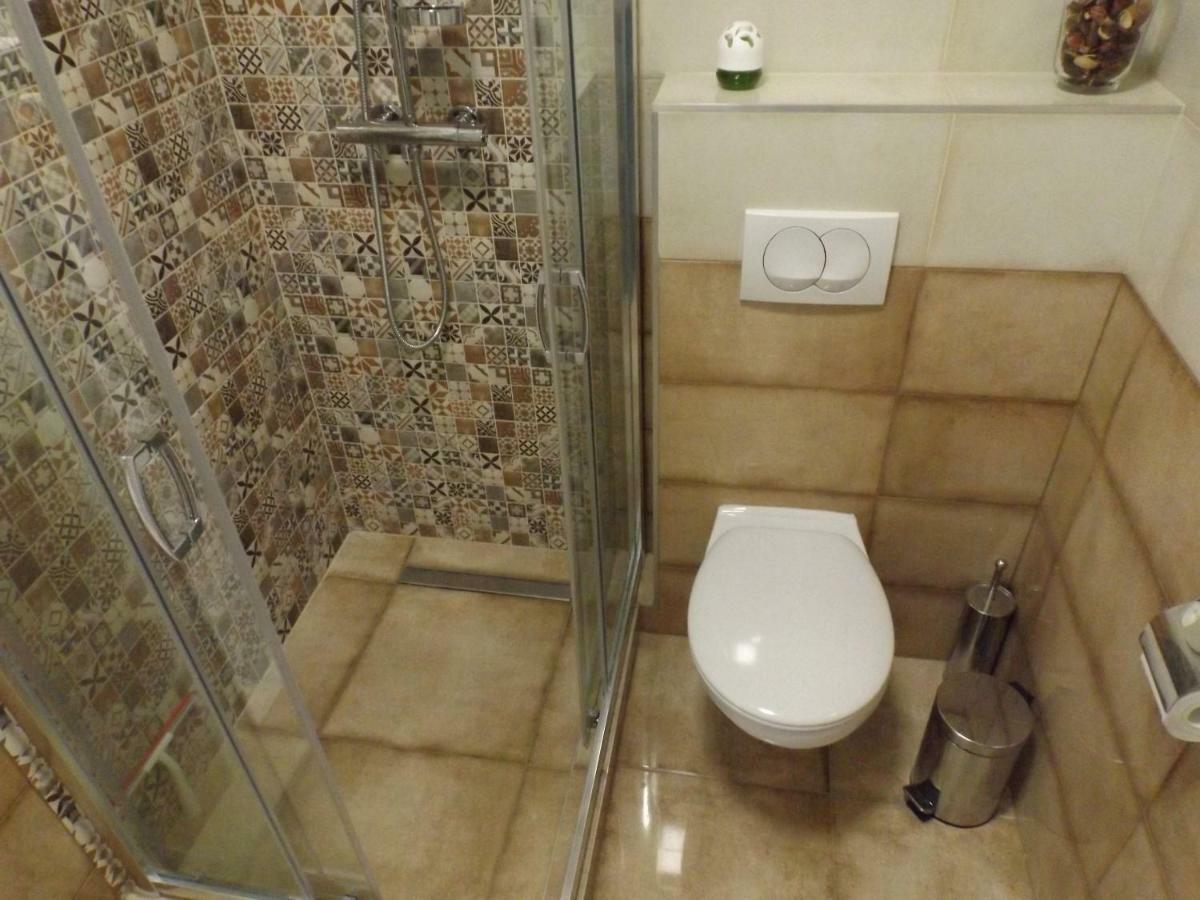 Vitalis Apartman เอ็กเกอร์ ภายนอก รูปภาพ